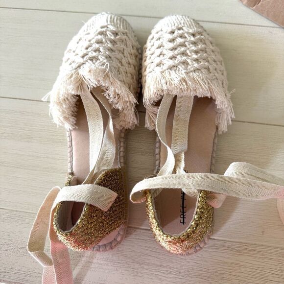 Free People Vida Espadrille Wrap Cream Crochet Gold Beaded Heel 7, NIB - Picture 3 of 7